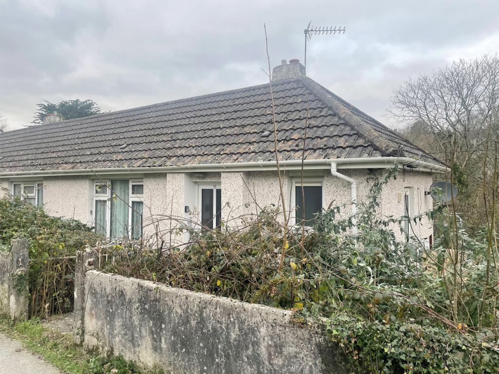 Lot: 119 - ONE-BEDROOM BUNGALOW - Front elevation of property